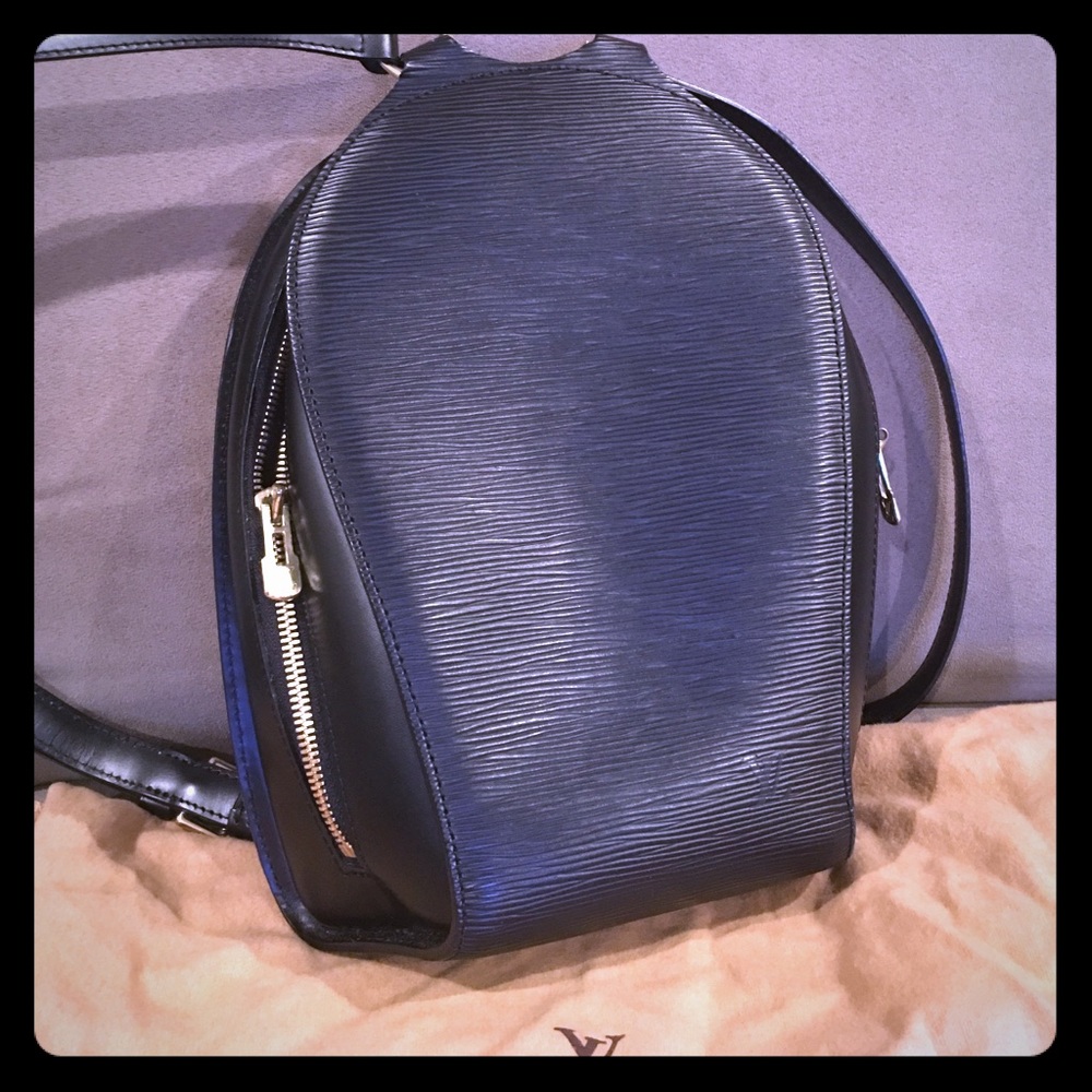 Authentic LOUIS VUITTON Epi Leather